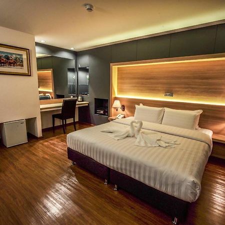 The Three Hat Yai Exterior photo