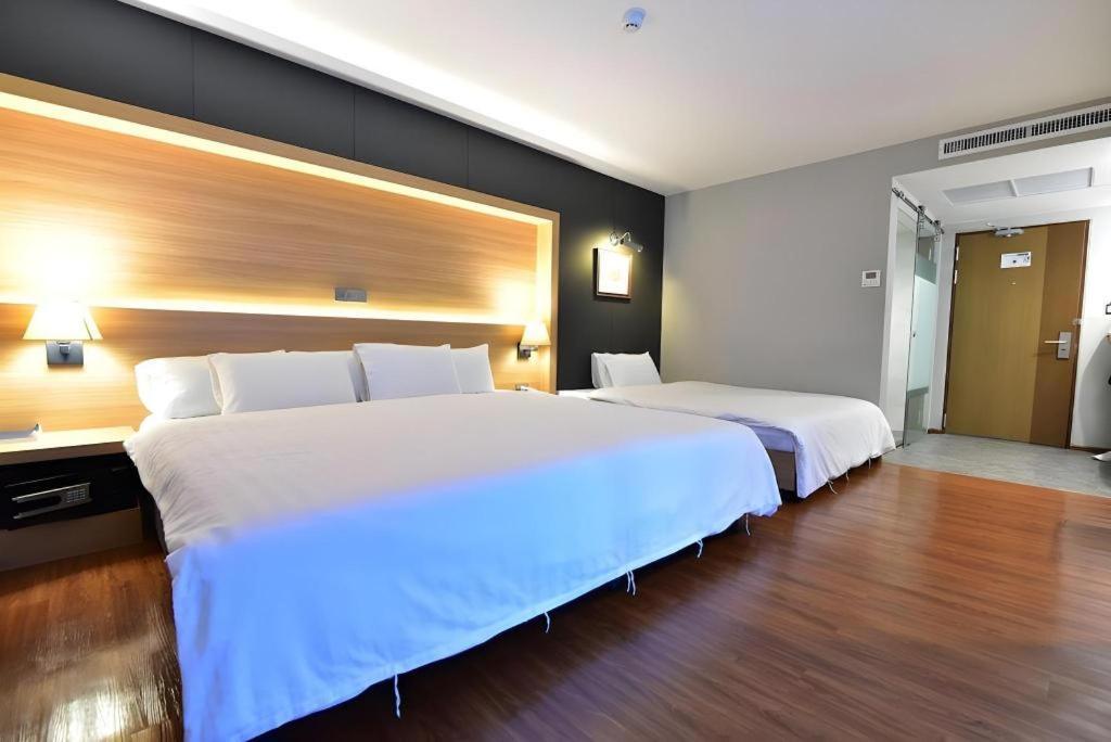 The Three Hat Yai Exterior photo