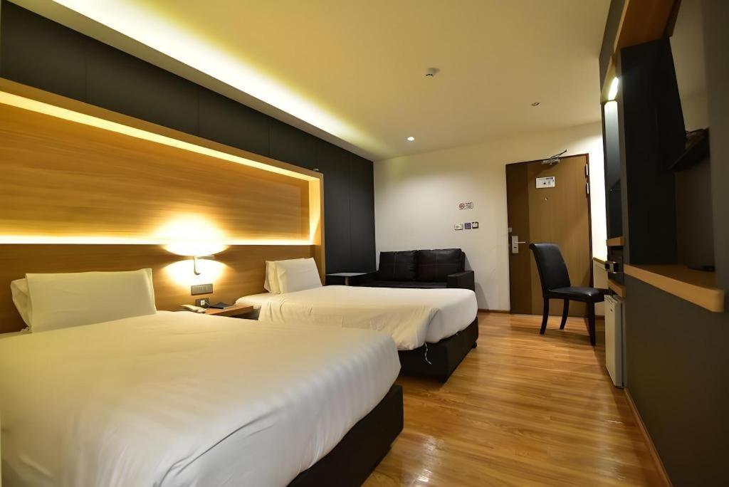 The Three Hat Yai Exterior photo