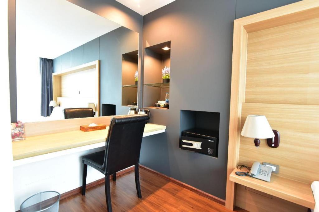 The Three Hat Yai Exterior photo