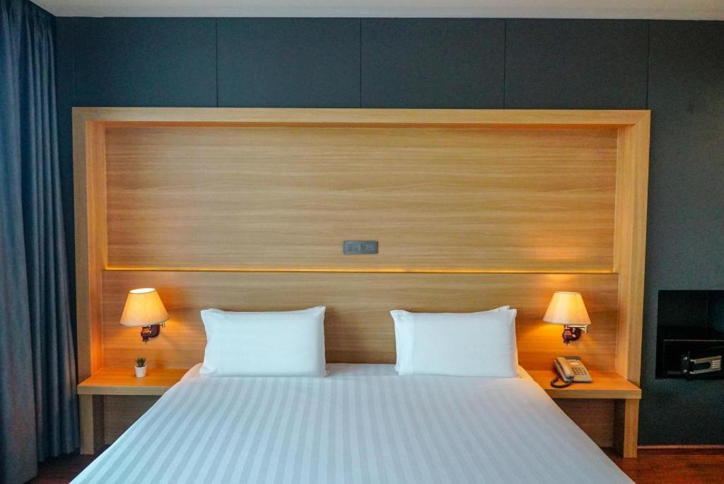 The Three Hat Yai Exterior photo